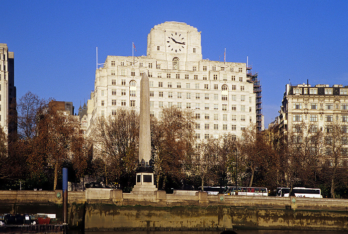 Shell Mex House, davor Cleopatra's Needle, Themse London