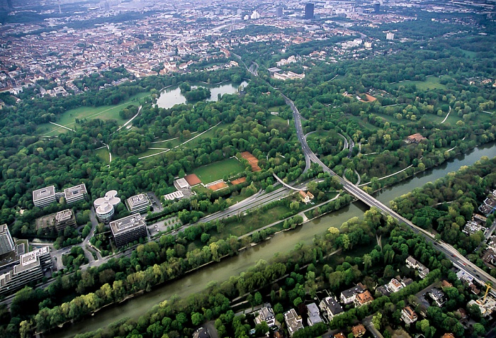 Luftbild aus Zeppelin: Englischer Garten mit dem Isarring München