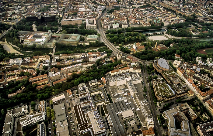 Luftbild aus Zeppelin: Altstadt (oben), Haidhausen-Au (unten) München