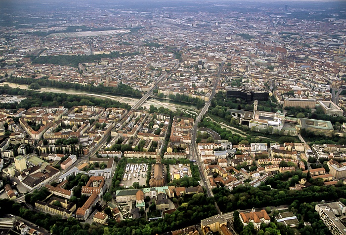 Luftbild aus Zeppelin: Altstadt (oben), Au (unten) München