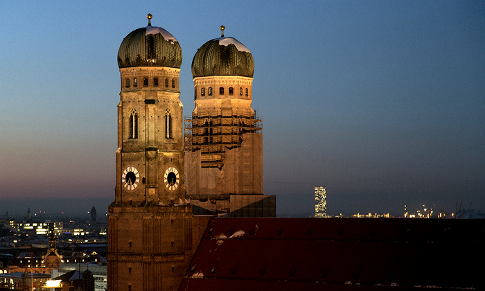 Blick von St. Peter (Alter Peter): Altstadt - Frauenkirche (Dom zu Unserer Lieben Frau) München