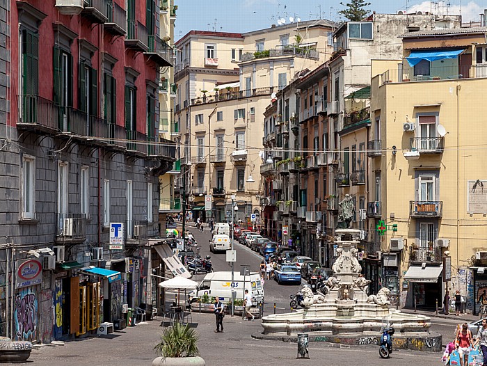 Centro Storico: Piazza Monteoliveto - Fontana di Monteoliveto Neapel