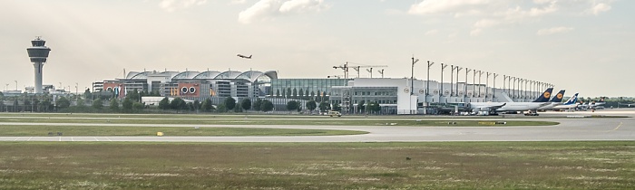 Flughafen Franz Josef Strauß: Tower, Munich Airport Center (MAC), Terminal 2 München