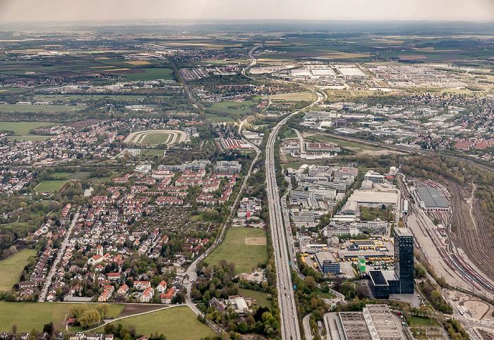 Luftbild aus Zeppelin: Bogenhausen (unten) / Trudering-Riem (oben) München