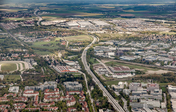 Luftbild aus Zeppelin: Riem-Trudering, Bogenhausen (links unten) München