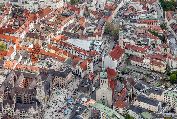 Luftbild aus Zeppelin: Altstadt-Lehel - Altstadt mit Neuem Rathaus, Marienplatz und St. Peter (Alter Peter) München