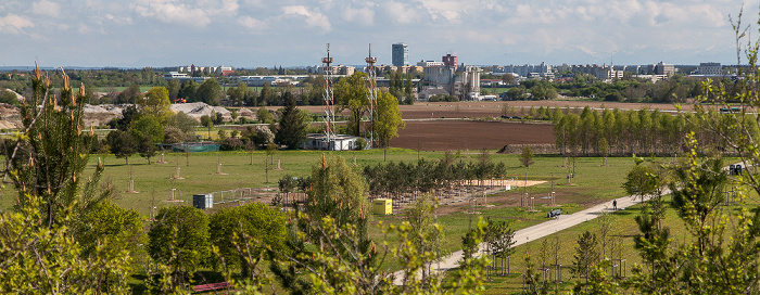 Blick vom Aussichtshügel Riemer Park: Riemer Park (Landschaftspark Riem, BUGA-Park), Haar München
