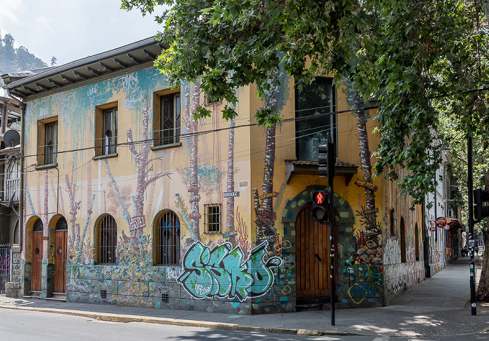 Barrio Bellavista: Purisima / Santa Filomena - Street Art Santiago de Chile